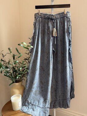 EASEL FLORAL PRINT WASHED CHAMBRAY RUFFLED PANTS 100% TENCEL